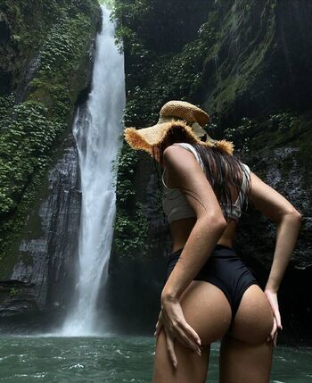 Full leaked Adelwauww private onlyfans photo