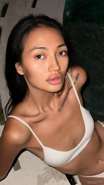 Full leaked Asian lili private onlyfans photo