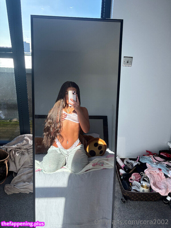 bbycorachis / cora_2oo2 / https: Foto OnlyFans Nua #20