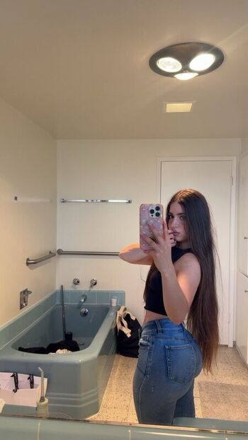 Full leaked Emarr b private onlyfans photo
