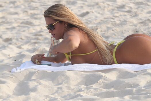 Flagras Em Praia