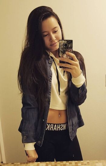 jackiee_elana_chan