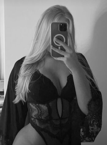 Full leaked Laracharlottee private onlyfans photo