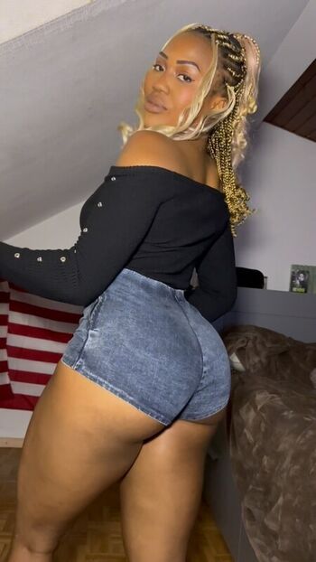 Full leaked Lauufitt private onlyfans photo