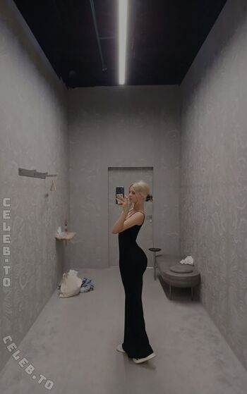 Full leaked Lolabunny private onlyfans photo