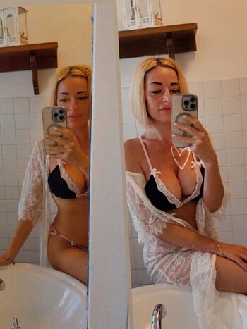 Lottie Gio