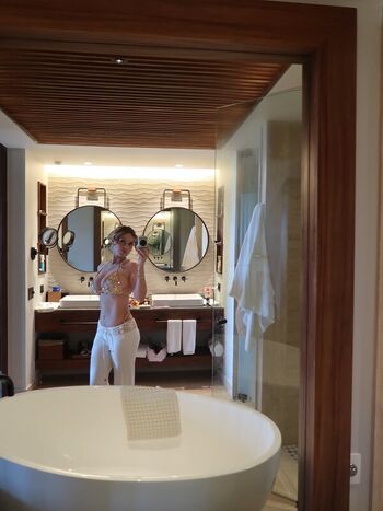 Full leaked Simplyneidaa private onlyfans photo